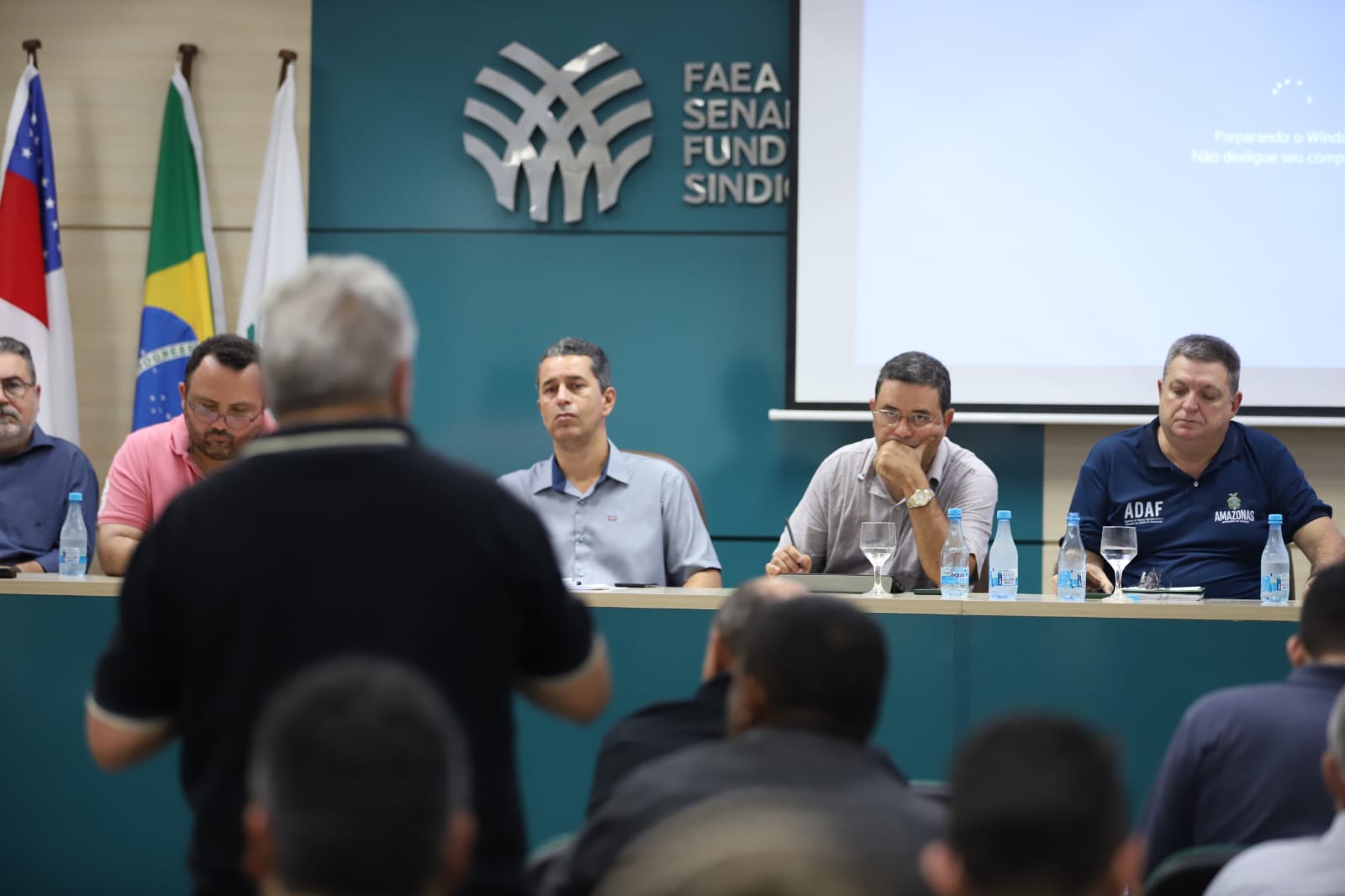 A reunião ocorreu na sede da Federação da Agricultura e Pecuária do Amazonas (Faea), situada na rua José Paranaguá, bairro Centro