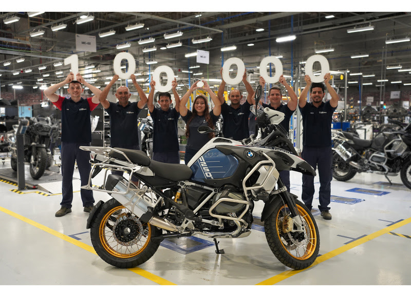 BMW produz 100 mil motos e celebra vendas no Brasil