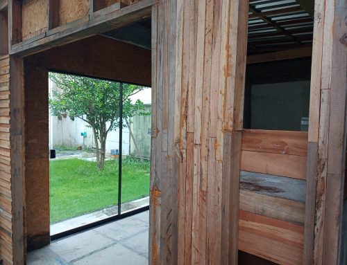 Protótipo de casa de madeira funcional e sustentável