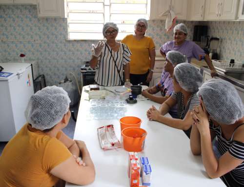 Prefeitura de Manaus promove oficina de trufas de chocolate a mulheres