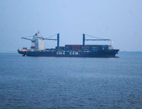 Navios de carga para abastecer indústria e comércio chegam a Manaus