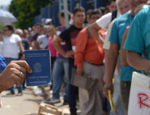 Taxa de Desemprego no Brasil: Mínima Histórica de 7,6% em Outubro