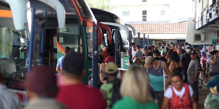 Cerca de 20 mil pessoas devem sair de Manaus neste fim de ano