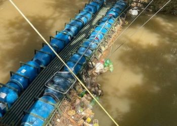 Ecobarreira é instalada em igarapé de Manaus