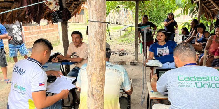 Além de cadastrar produtores da região, os técnicos do Idam também vêm prestando esclarecimentos sobre