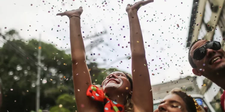 Carnaval movimenta economia no Amazonas