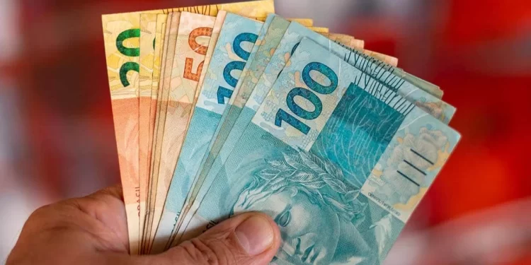 Salário mínimo de R$ 1.412 começa nesta segunda-feira (1º)