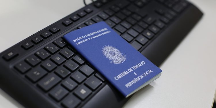 Sine Manaus oferta 355 vagas de emprego nesta terça-feira (6)