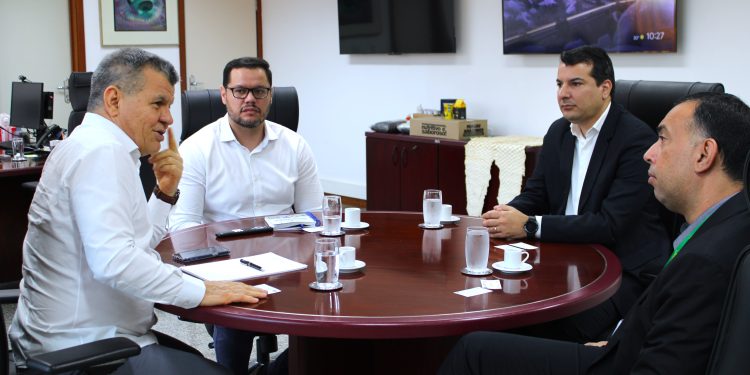 Empresa visita Superintendência da Zona Franca de Manaus