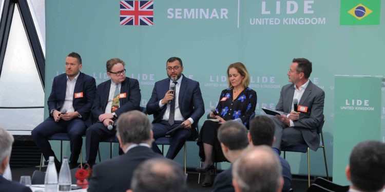 Governo do AM busca investimentos internacionais em créditos de carbono