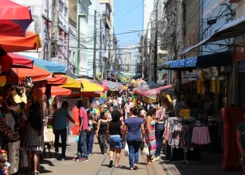 Veja horário do comércio durante carnaval em Manaus