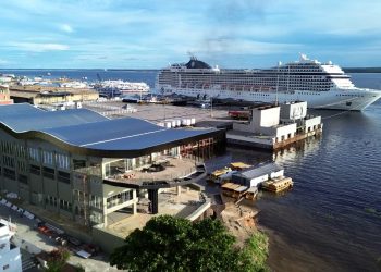 Mirante oferece vista deslumbrante para rio e recepciona cruzeiros