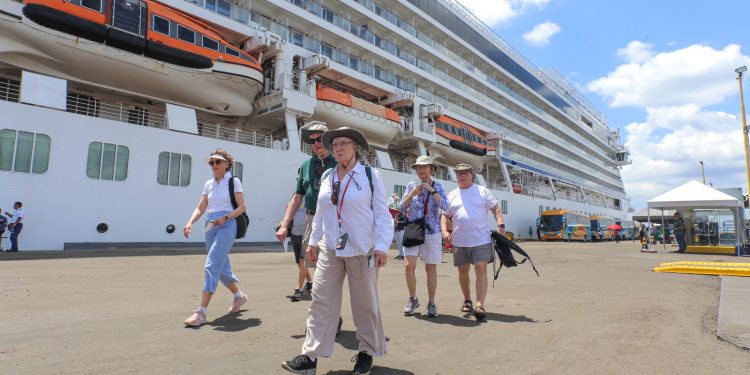 Tempo de permanência de turistas aumenta no Amazonas em 2023
