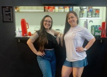 Mãe solo concilia empreendedorismo e maternidade em Manaus