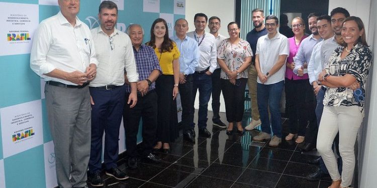 CBA recebe representantes de empresas e Instituto FIT em Manaus