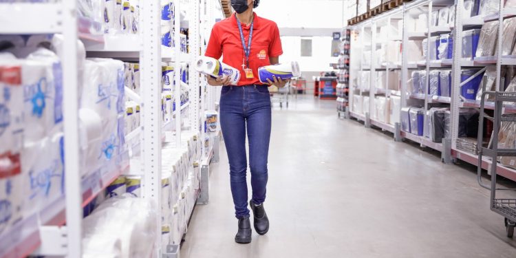 Rede de supermecardos abre vagas de emprego em Manaus