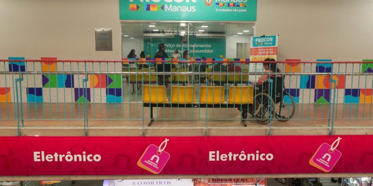 Prefeitura e Águas de Manaus assinam termo de cooperação no Dia do Consumidor