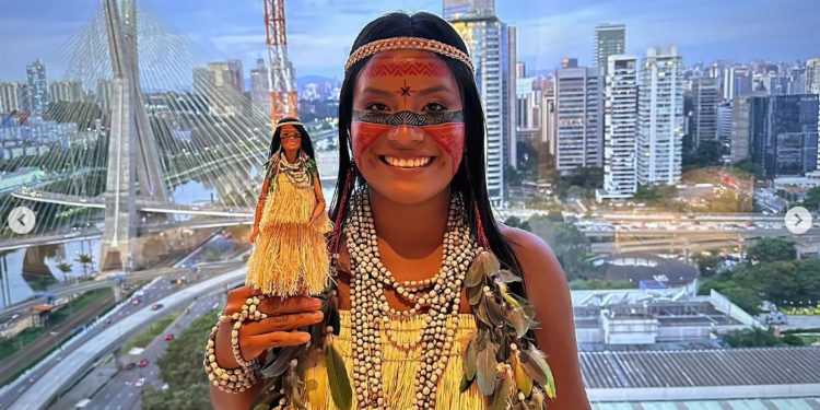 Barbie ganha primeira versão indígena brasileira