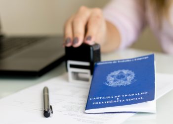 País fecha janeiro com 180.395 empregos com carteira