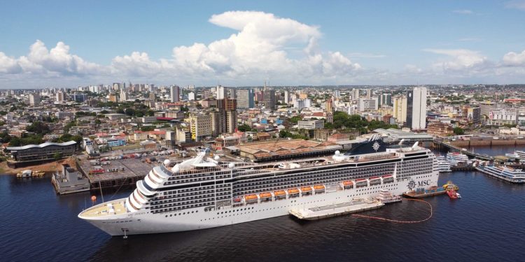 Turistas injetam R$ 942,2 milhões na economia do Amazonas em 2023