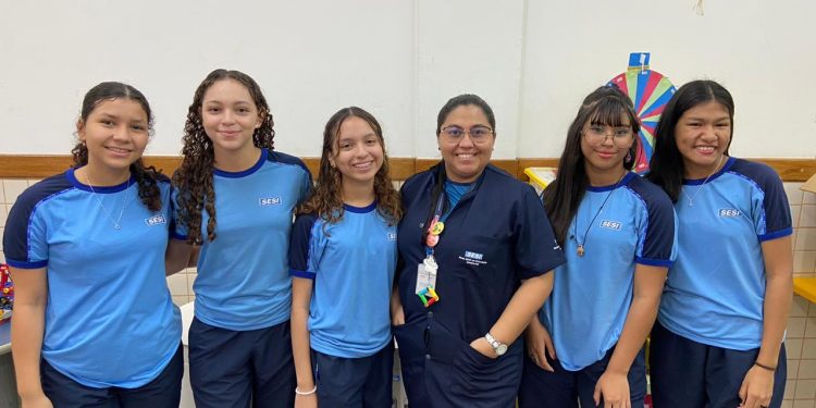 Alunas do SESI apresentam solução antipoluição no Amazon STEM Adventure 2024