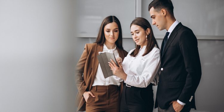 IEL abre 26 vagas para estágio e nove para emprego