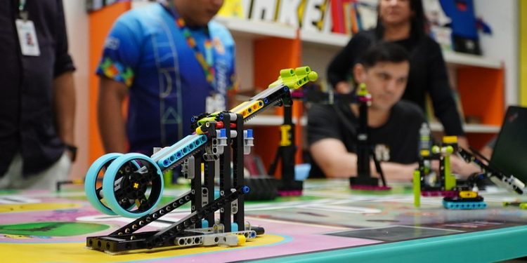 Educadores participam de curso de robótica educacional