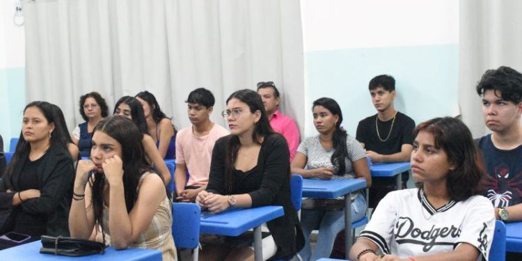 50 alunos são certificados em cursos de qualificação profissional