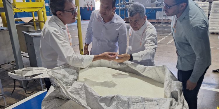 Suframa visita empresa termoplástica em Manaus