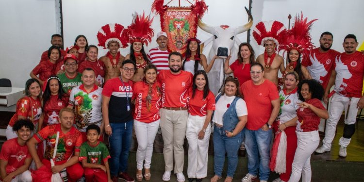 Garantido alegra pacientes do Hemoam com visita e apresentação