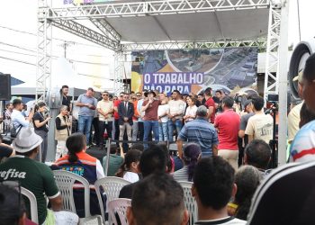 Ordem de serviço é assinada para reforma da praça no bairro Armando Mendes