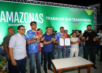 Bois Caprichoso e Garantido se comprometem com a reciclagem no Festival de Parintins