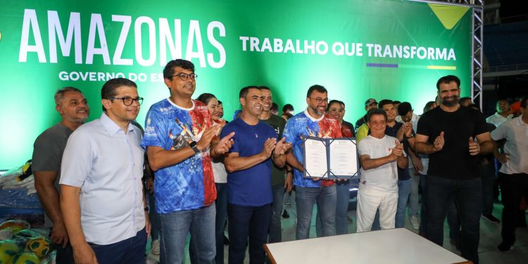 Bois Caprichoso e Garantido se comprometem com a reciclagem no Festival de Parintins