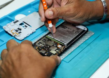 Prefeitura de Manaus entrega certificados a 80 formandos do curso Técnico de Celular