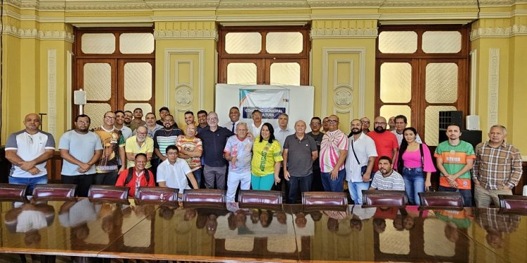 Concultura se reúne com escolas de samba para fornecer diretrizes sobre a implementação da Pnab