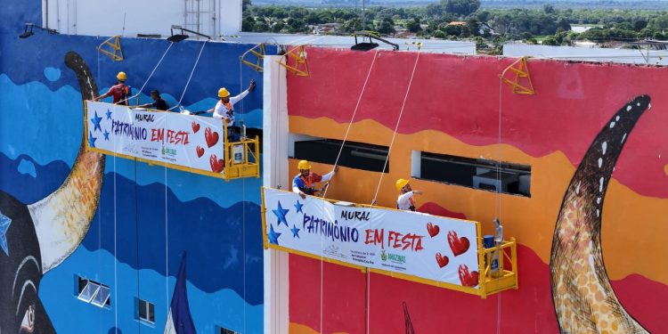 Festival de Parintins: Artistas decoram Bumbódromo com marca oficial