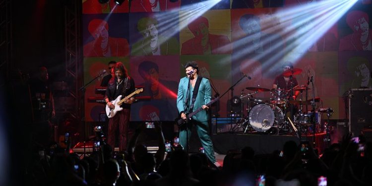 Multidão celebra o Dia do Trabalhador na Ponta Negra com mais de 10 mil pessoas