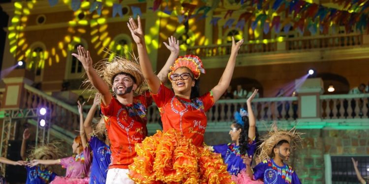 Teatro Amazonas: Feira Folclórica, Arraial, Lançamento de EP, Mostra de Curtas e Espetáculos.