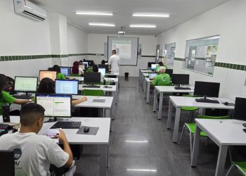 No mês do trabalhador, projeto oferece mais de 1200 bolsas de estudo em todo Brasil