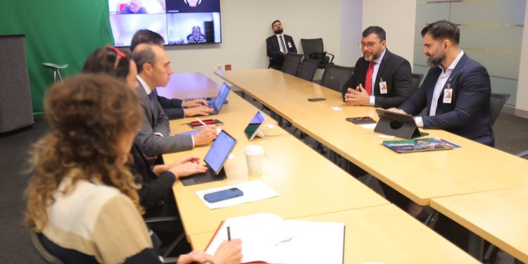 Wilson Lima discute mercado de crédito de carbono do Amazonas