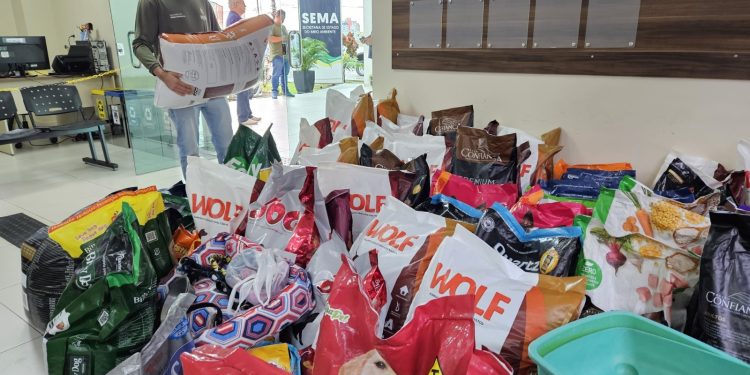 Sema coleta 1,4 tonelada de ração para animais resgatados