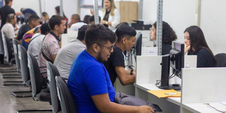 Sine Amazonas divulga 379 vagas de emprego para esta segunda-feira
