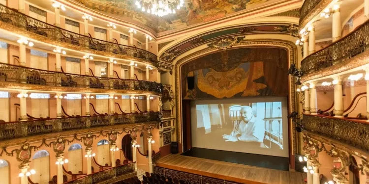 UEA apresenta projetos de extensão no Teatro Amazonas