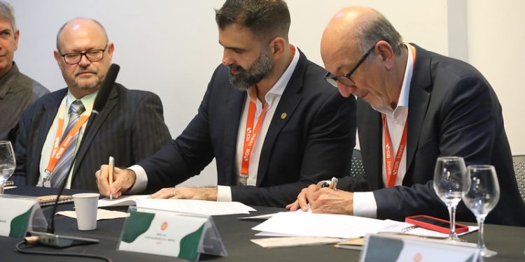Sema firma acordo de cooperação com Serviço Florestal Brasileiro para alavancar concessões florestais no Amazonas