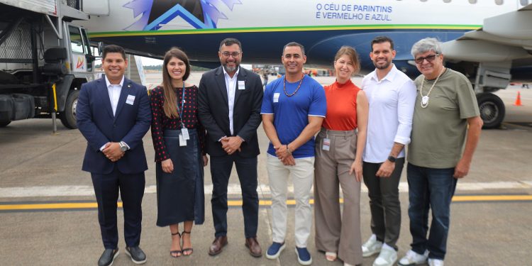 Azul Linhas aéreas lança aeronave em homenagem ao festival folclórico de Parintins
