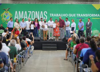 Wilson Lima Regulariza 2,5 Mil Unidades Habitacionais da Suhab em Manaus