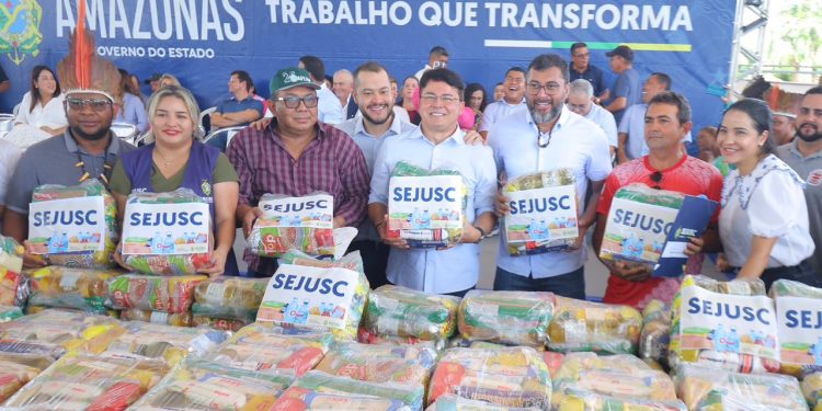 Governo do Amazonas doa 1,2 mil cestas a indígenas e PcD em Coari