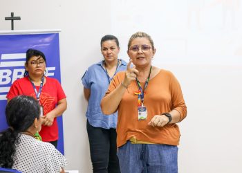 Governo do Amazonas promove palestra para artesãos da Mostra de Artesanato 2024