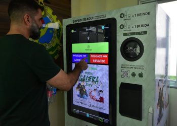 Bois-bumbás competem pelo título de Campeão Sustentável no Festival de Parintins 2024
