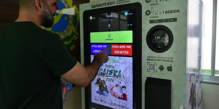 Bois-bumbás competem pelo título de Campeão Sustentável no Festival de Parintins 2024